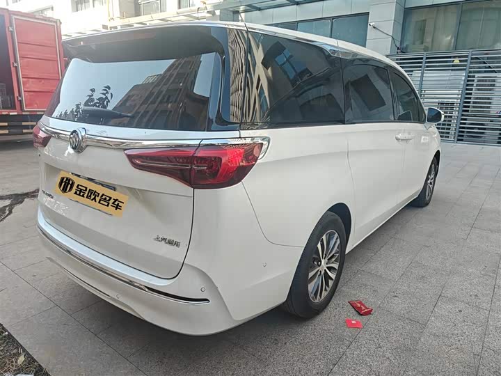 Фото 9 - Buick GL8 ES