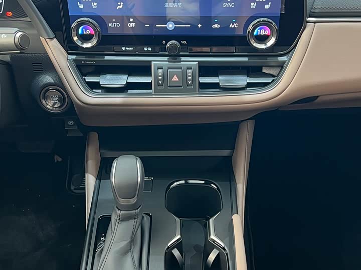 Фото 17 - Lexus ES