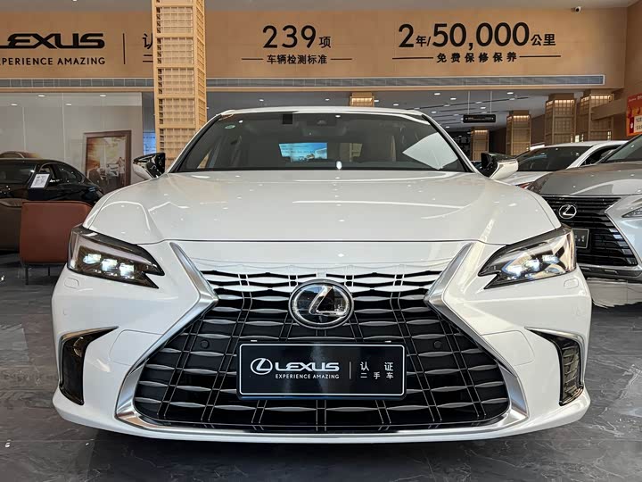 Фото 3 - Lexus ES