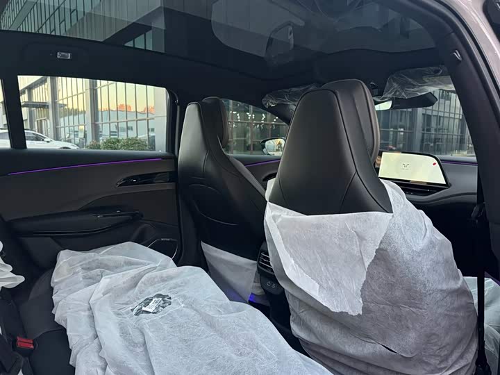 Фото 13 - Hongqi EH7