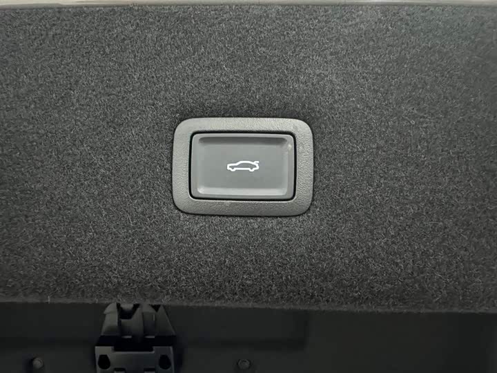 Фото 16 - Hongqi EH7