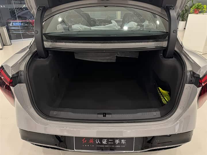 Фото 18 - Hongqi EH7