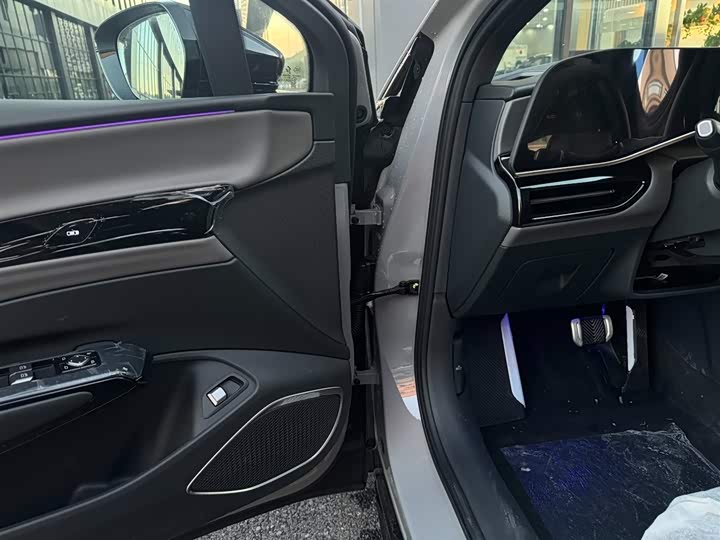 Фото 4 - Hongqi EH7