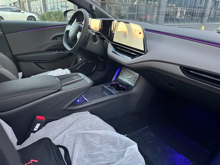 Фото 9 - Hongqi EH7