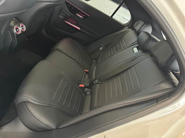 Фото 14 - Mercedes-Benz C-Class