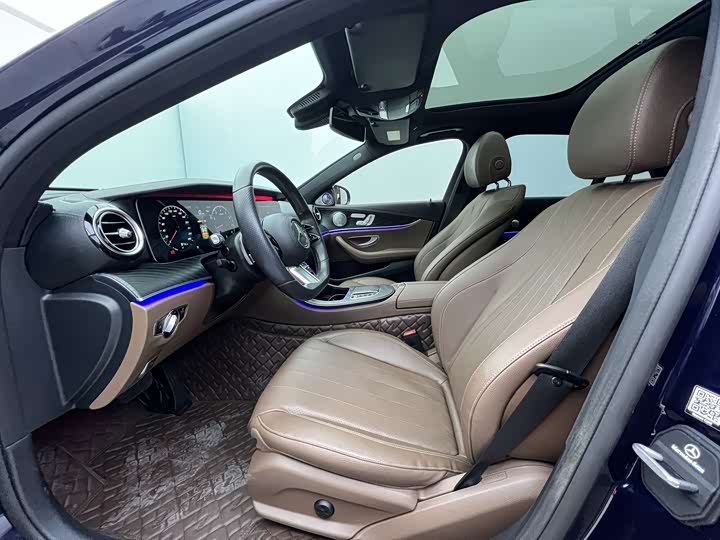 Photo 10 - Mercedes-Benz E-Class