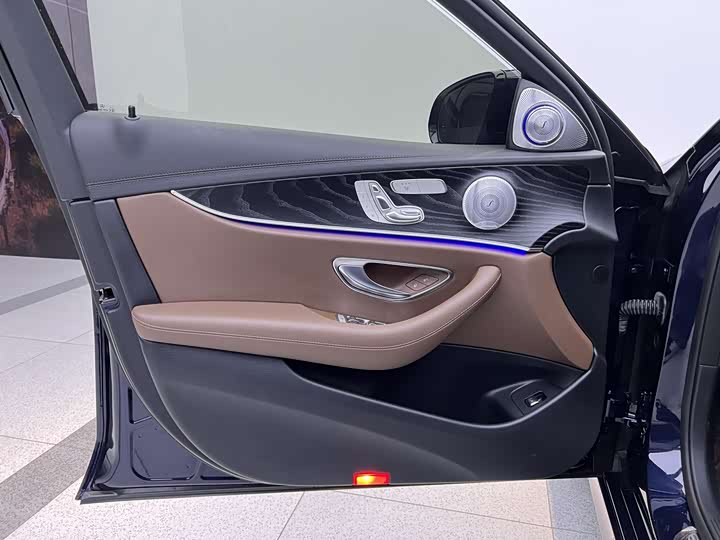 Photo 11 - Mercedes-Benz E-Class