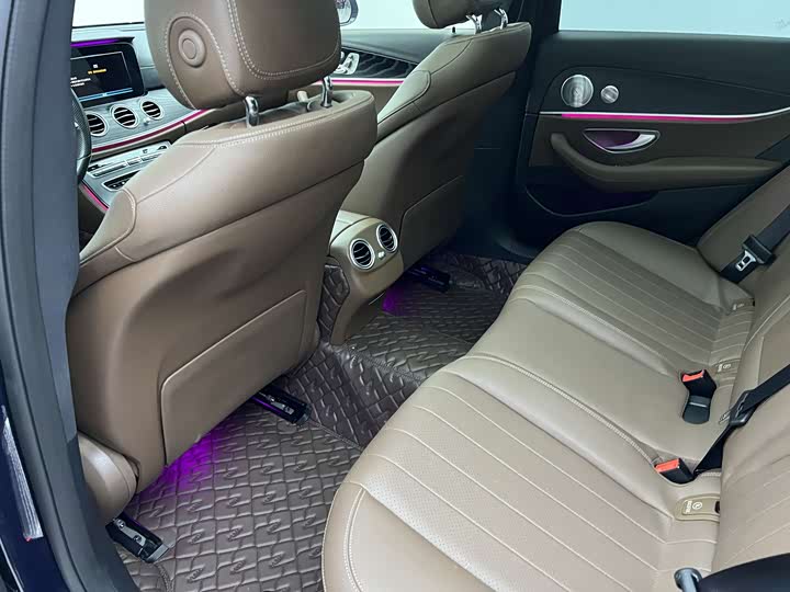 Photo 12 - Mercedes-Benz E-Class