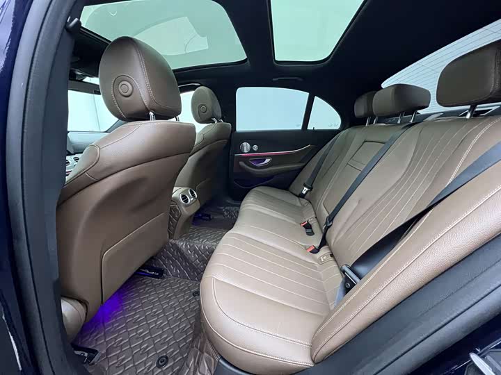 Photo 14 - Mercedes-Benz E-Class