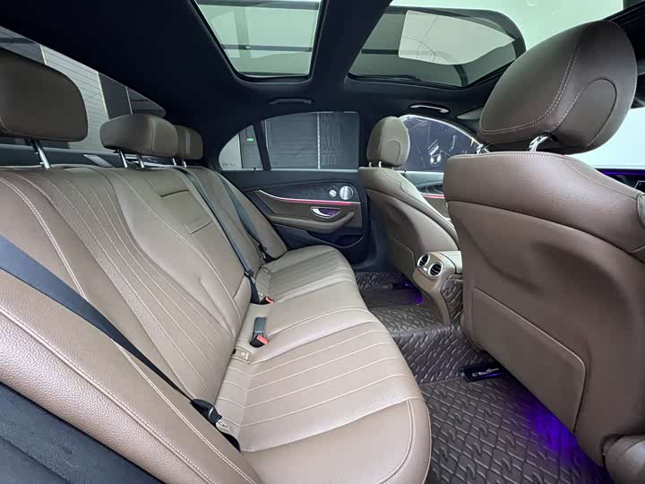 Photo 16 - Mercedes-Benz E-Class