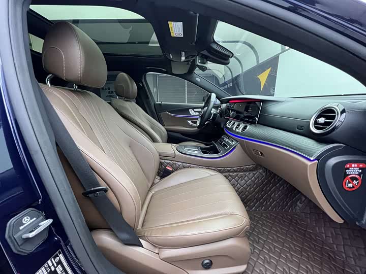 Photo 19 - Mercedes-Benz E-Class