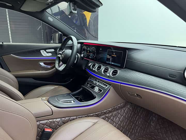 Photo 20 - Mercedes-Benz E-Class