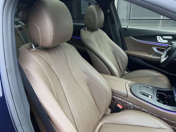 Photo 21 - Mercedes-Benz E-Class