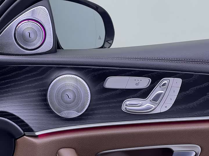 Photo 22 - Mercedes-Benz E-Class