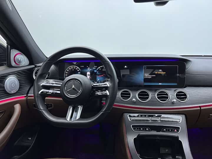 Photo 25 - Mercedes-Benz E-Class