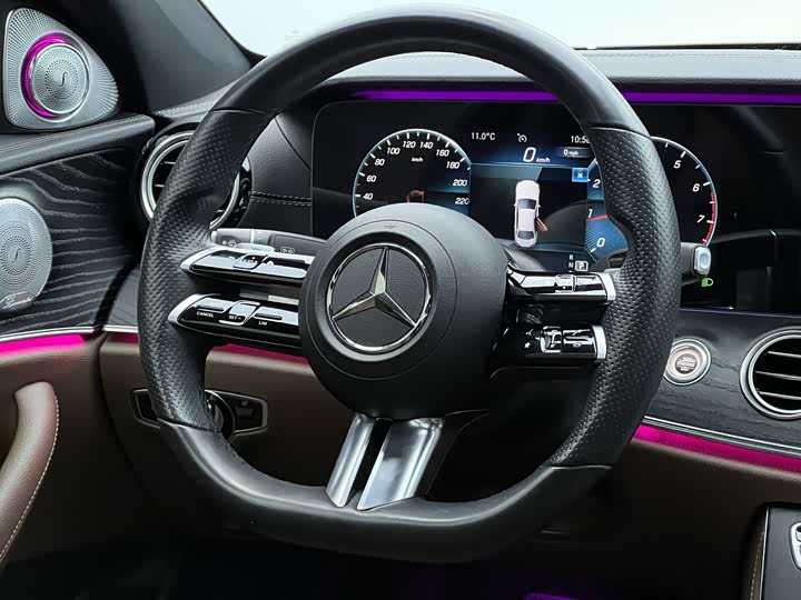 Photo 26 - Mercedes-Benz E-Class