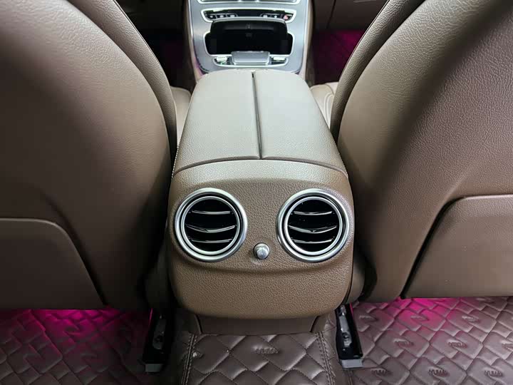 Photo 28 - Mercedes-Benz E-Class