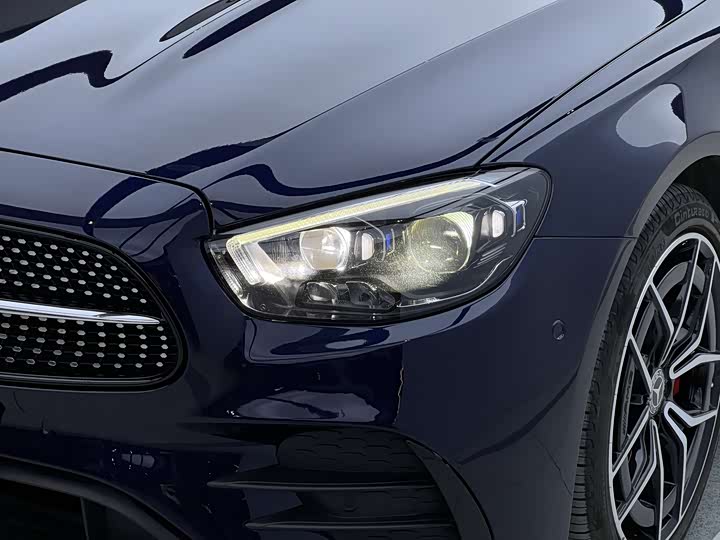 Photo 3 - Mercedes-Benz E-Class