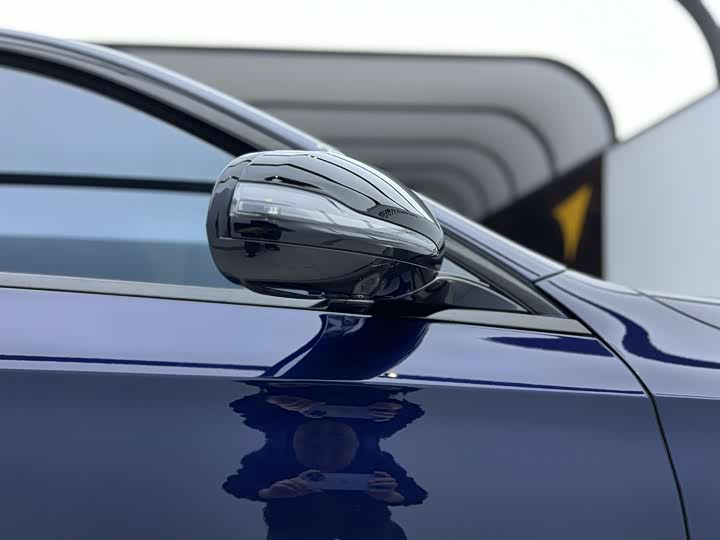 Photo 30 - Mercedes-Benz E-Class