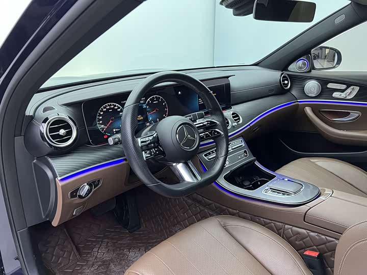 Photo 8 - Mercedes-Benz E-Class