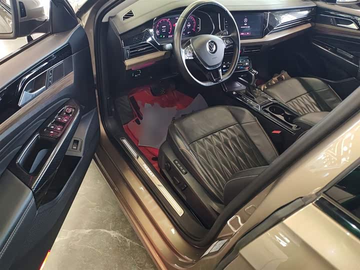 Фото 16 - Volkswagen Passat