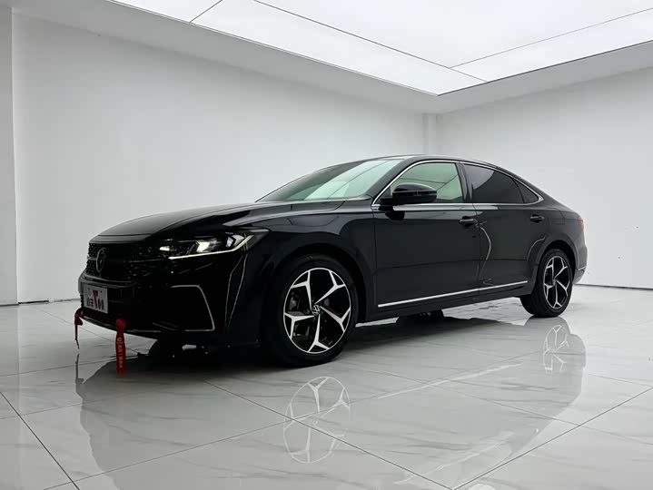 Фото 1 - Volkswagen Passat