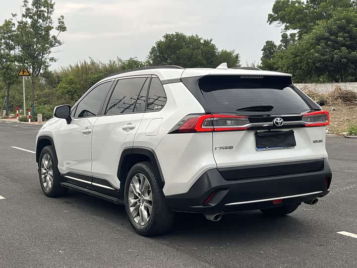 Фото 2 - Toyota Wildlander