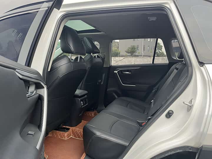 Фото 7 - Toyota Wildlander