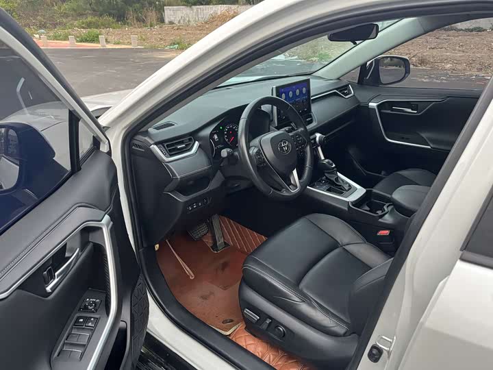 Фото 8 - Toyota Wildlander