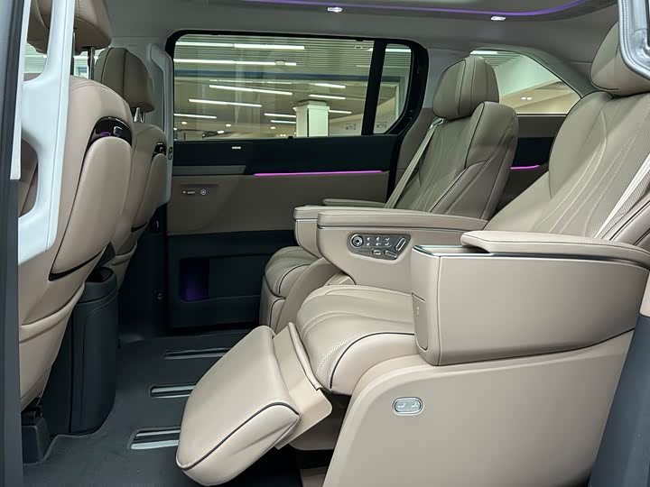 Фото 13 - XPeng X9