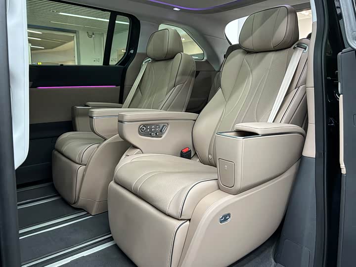 Фото 14 - XPeng X9