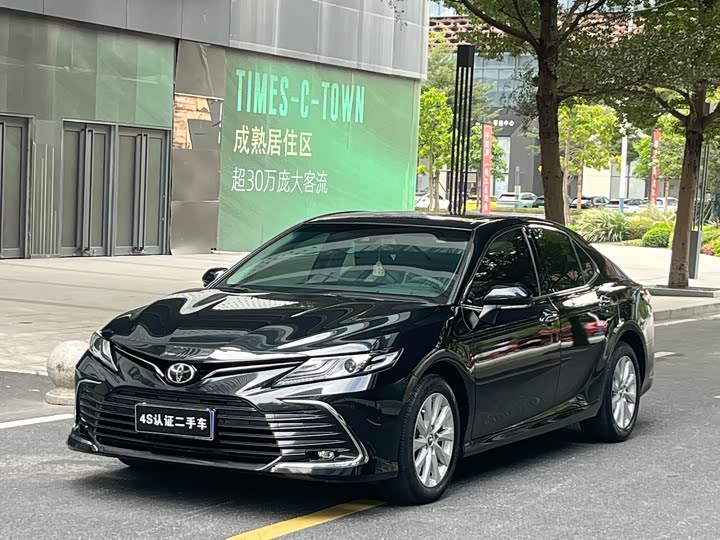 Фото 1 - Toyota Camry