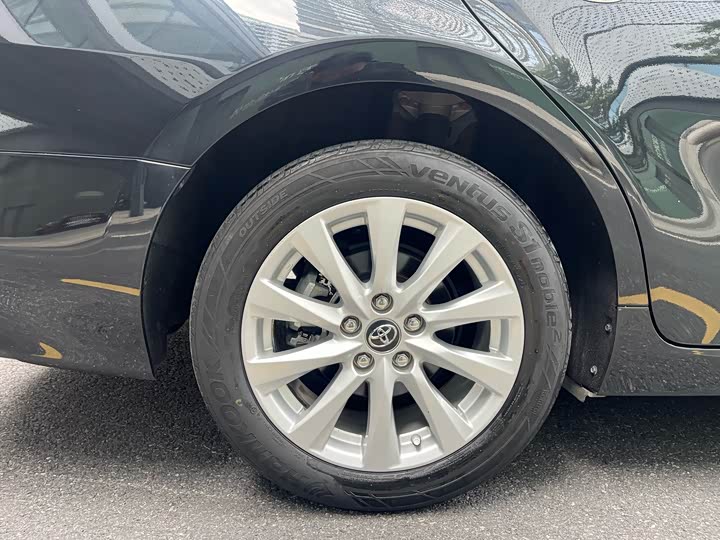 Фото 11 - Toyota Camry