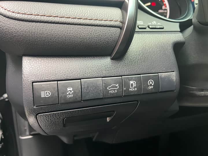 Фото 17 - Toyota Camry