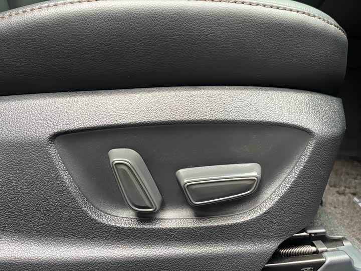 Фото 23 - Toyota Camry