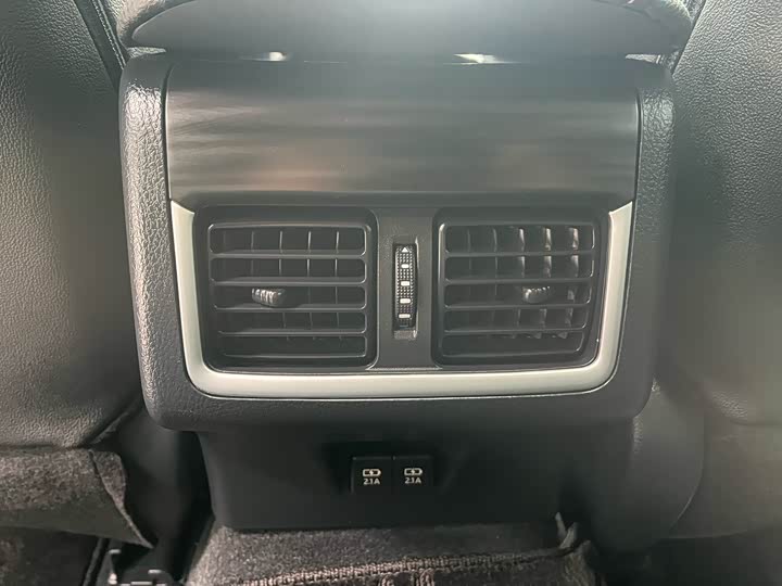 Фото 28 - Toyota Camry