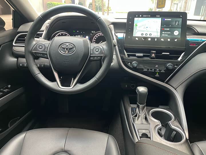 Фото 29 - Toyota Camry