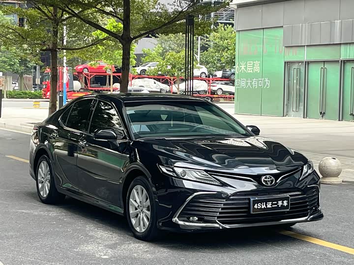 Фото 3 - Toyota Camry