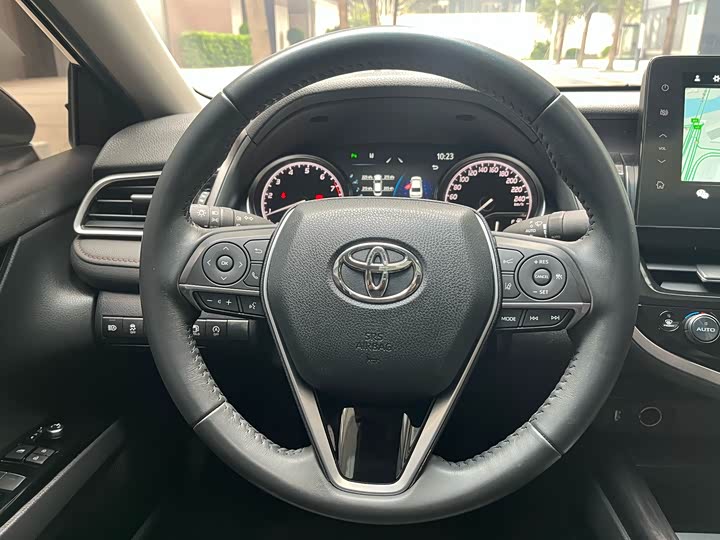 Фото 30 - Toyota Camry