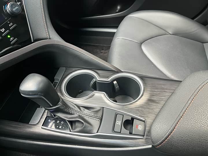 Фото 33 - Toyota Camry