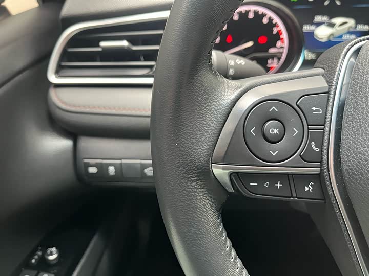 Фото 36 - Toyota Camry