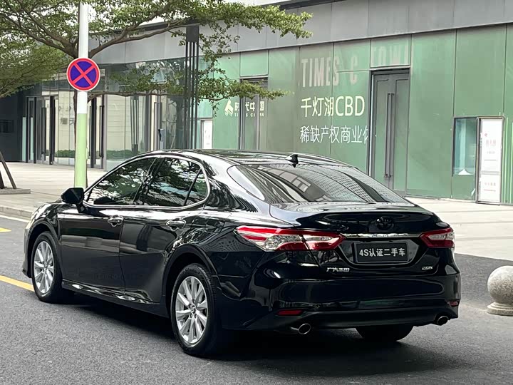 Фото 4 - Toyota Camry