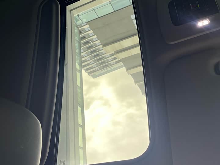 Фото 40 - Toyota Camry