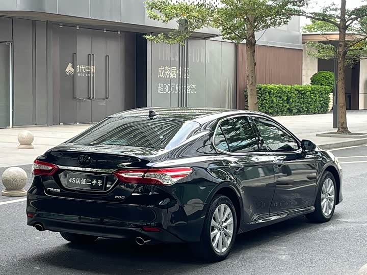 Фото 5 - Toyota Camry