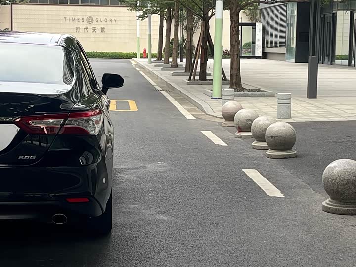 Фото 8 - Toyota Camry