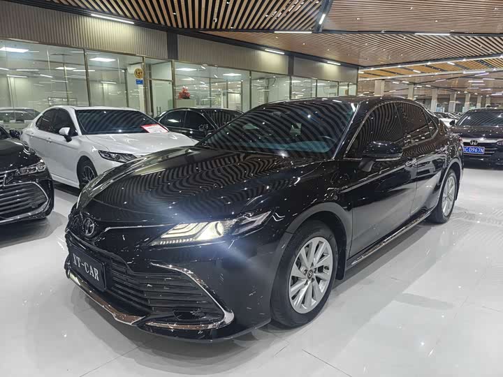 Фото 1 - Toyota Camry