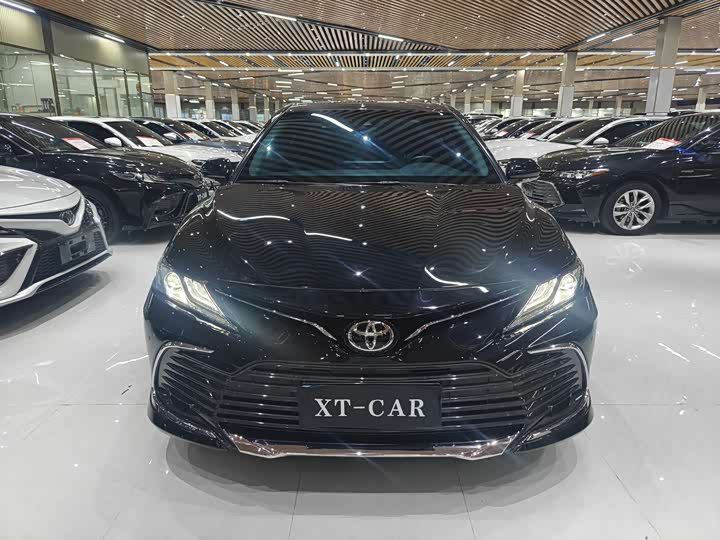 Фото 2 - Toyota Camry