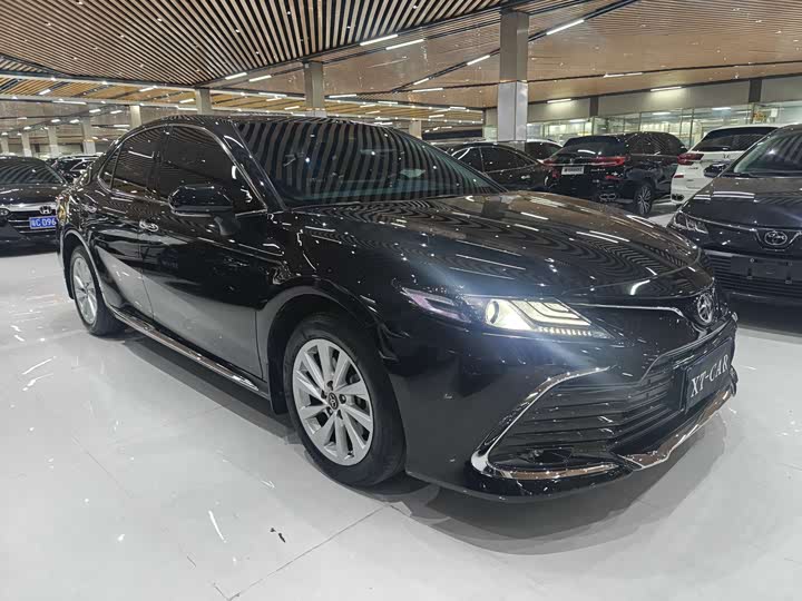 Фото 3 - Toyota Camry