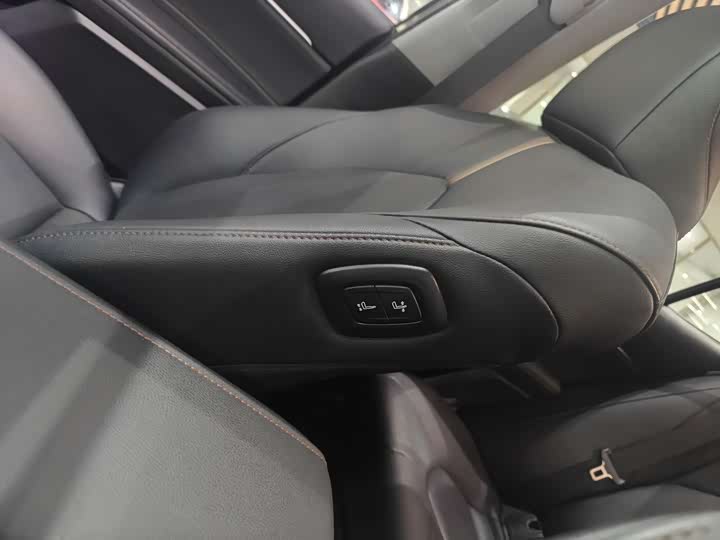 Фото 9 - Toyota Camry