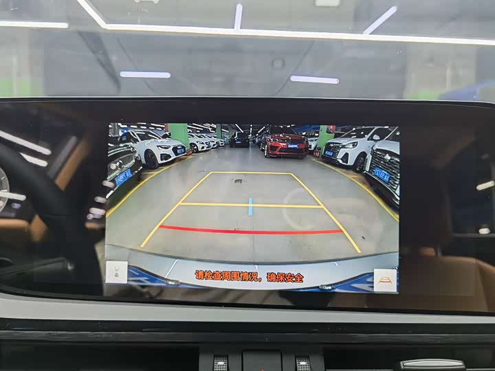 Фото 11 - Lexus ES